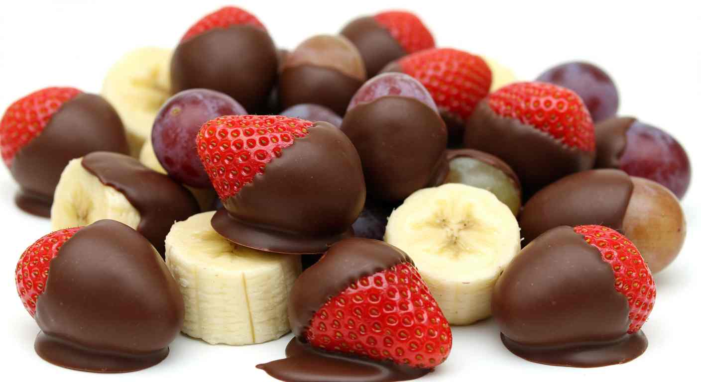 Fruta con Chocolate Negro - Postre Saludable y Delicioso