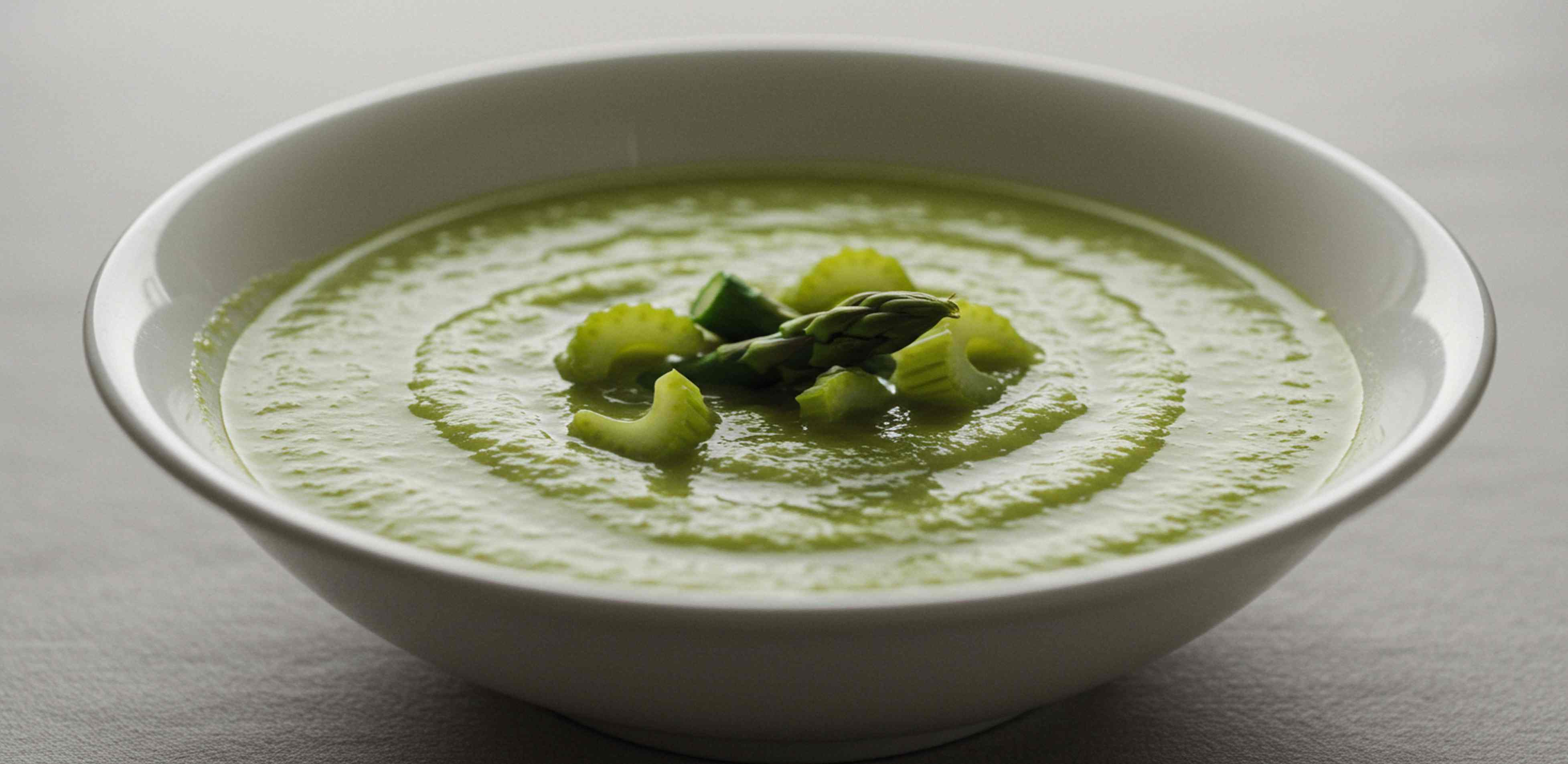 Sopa de espárragos y apio